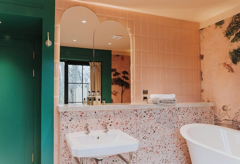 Отель Charlton Hall At Charlton Hall Estate