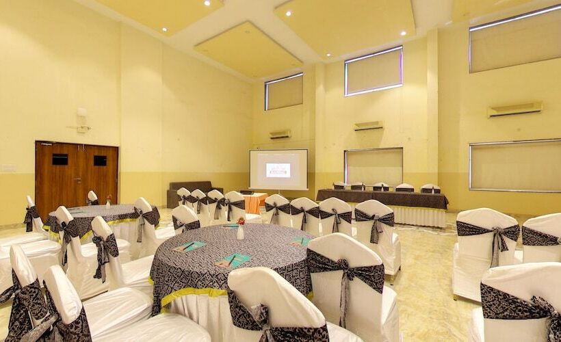 فندق Kaushal International