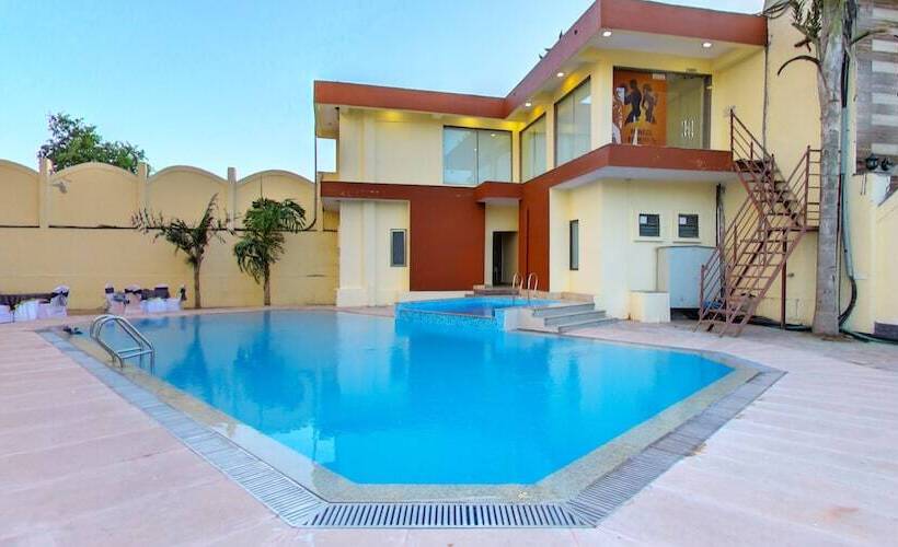 فندق Kaushal International