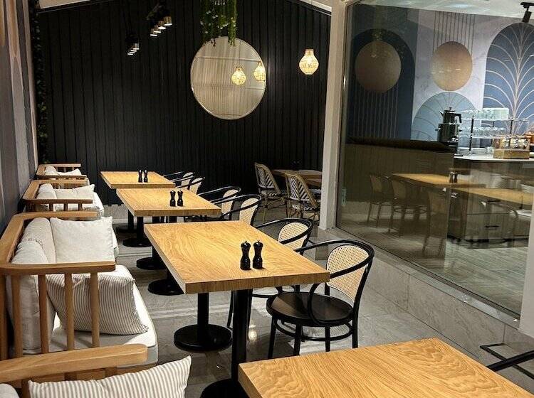 هتل Mona Bosphorus