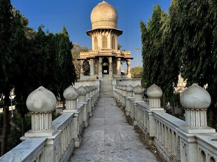 בית מלון כפרי Nilambag Palace