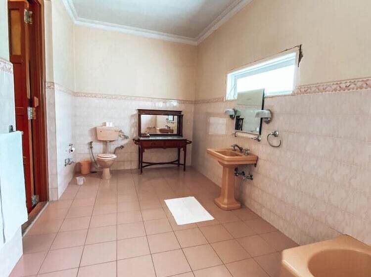 בית מלון כפרי Nilambag Palace