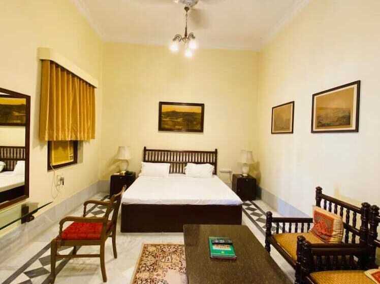 בית מלון כפרי Nilambag Palace