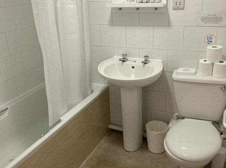 בית מלון כפרי The Black Swan