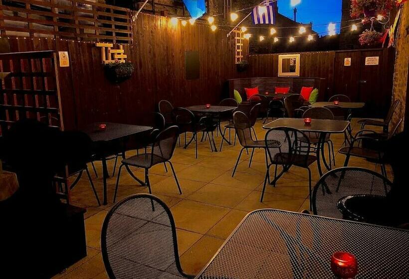 בית מלון כפרי The Black Swan