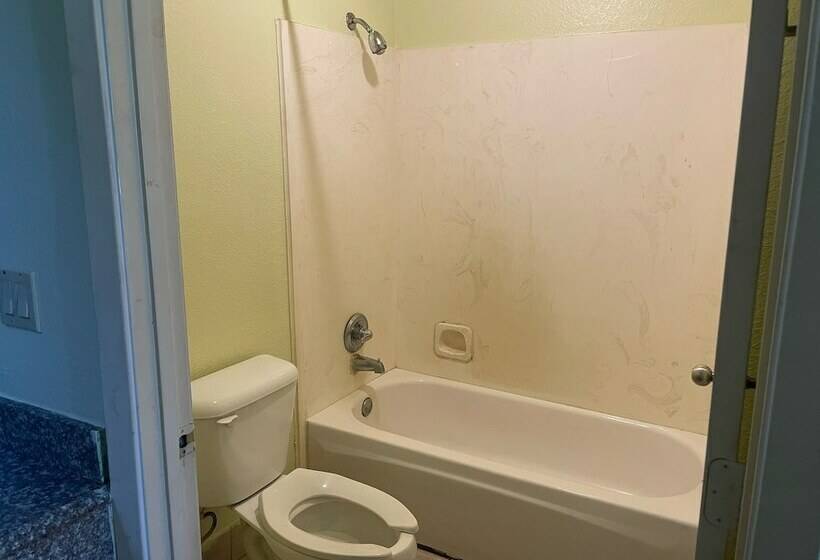 فندق على الطريق Mustang Inn