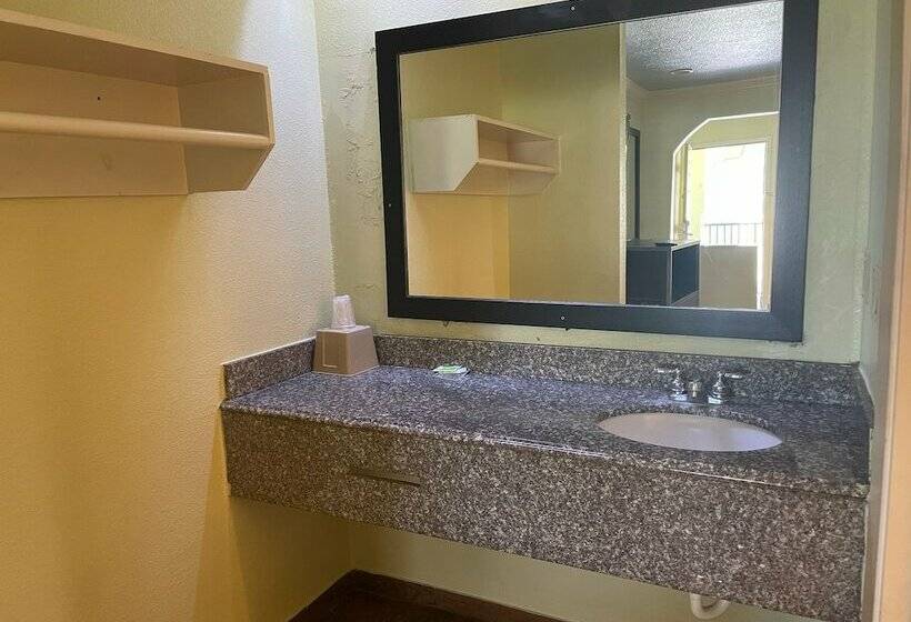 فندق على الطريق Mustang Inn