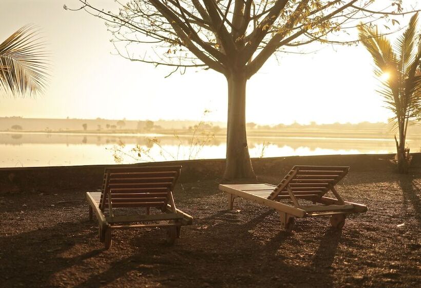 Resort Pangarh Lake Retreat