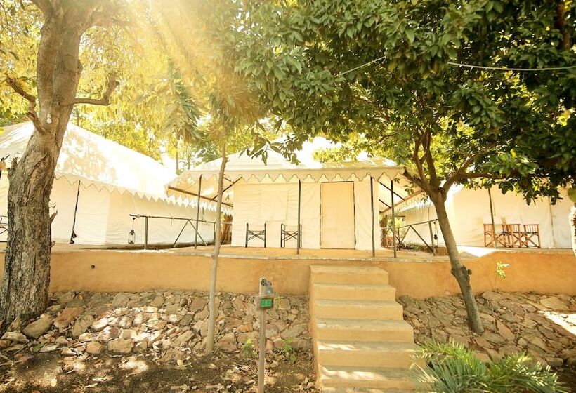 Resort Pangarh Lake Retreat