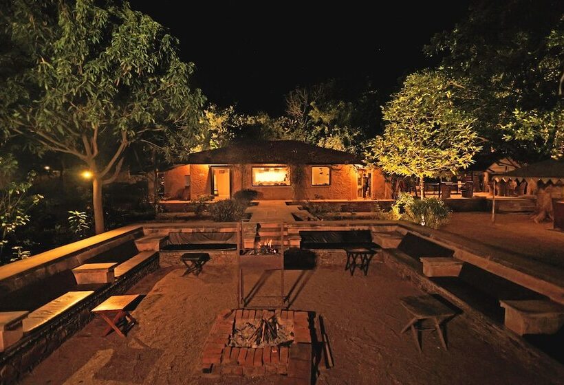 Resort Pangarh Lake Retreat