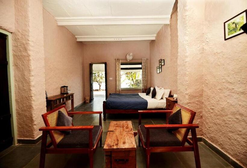 Resort Pangarh Lake Retreat