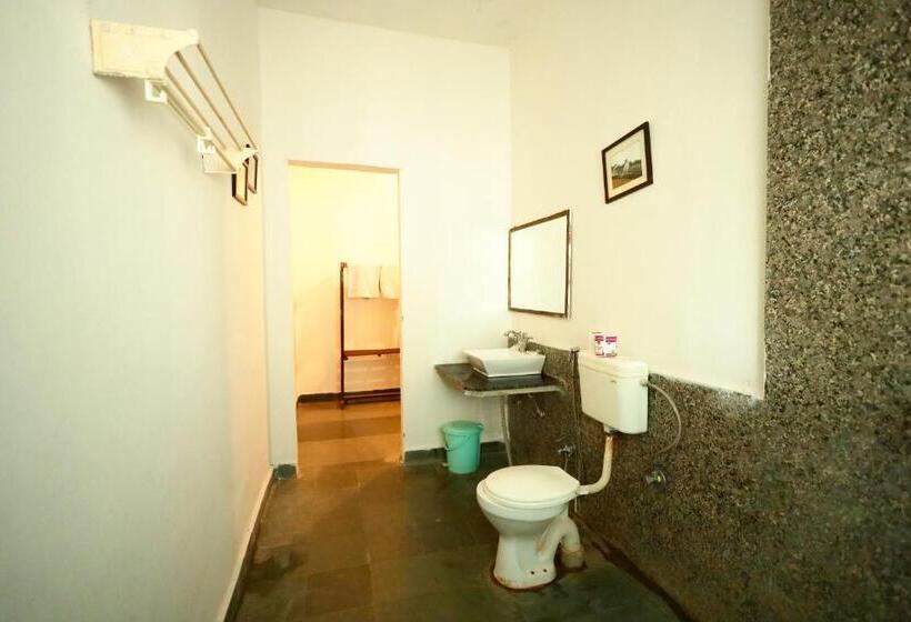 Resort Pangarh Lake Retreat