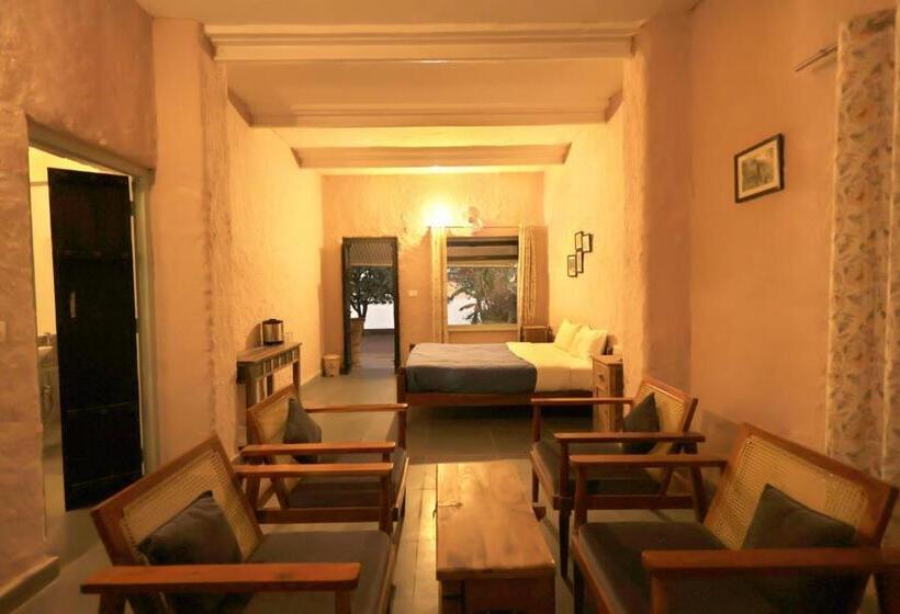 Resort Pangarh Lake Retreat