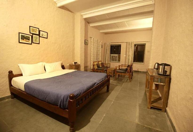 Resort Pangarh Lake Retreat