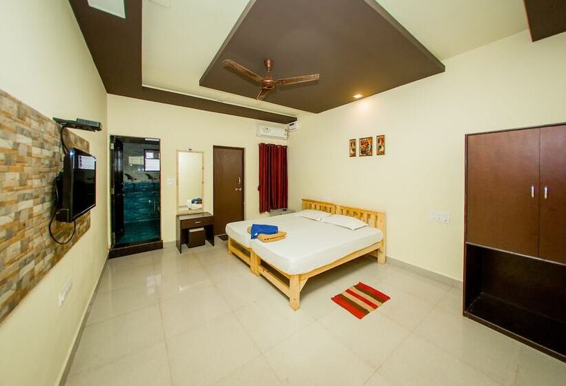 فندق Madhu's Inn