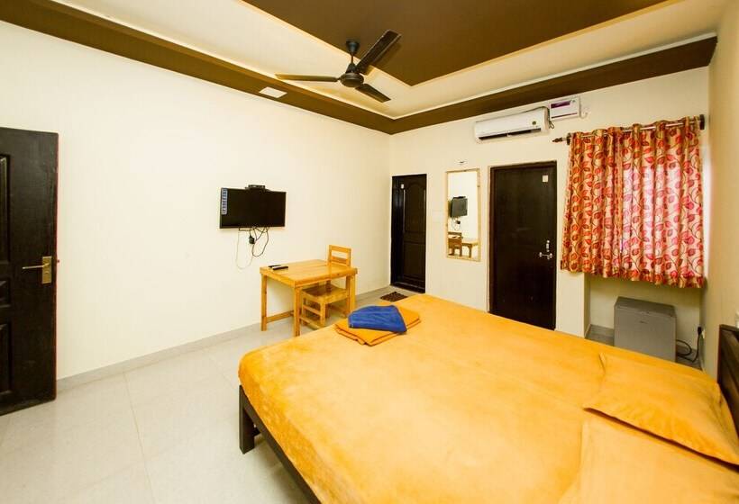 فندق Madhu's Inn