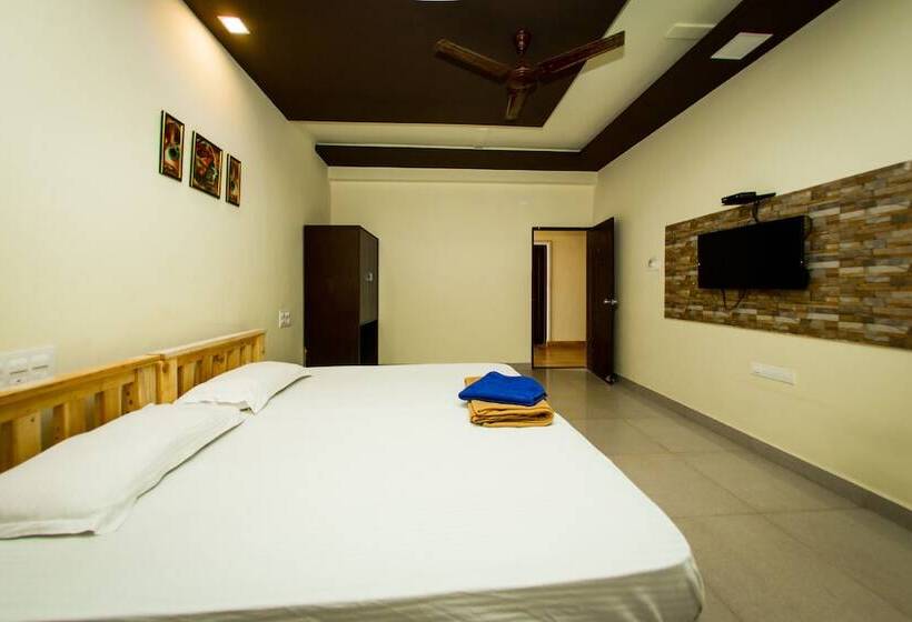 فندق Madhu's Inn