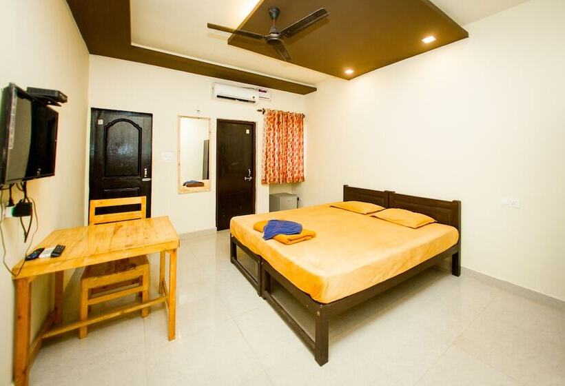 فندق Madhu's Inn