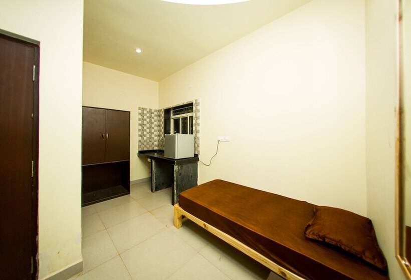 فندق Madhu's Inn