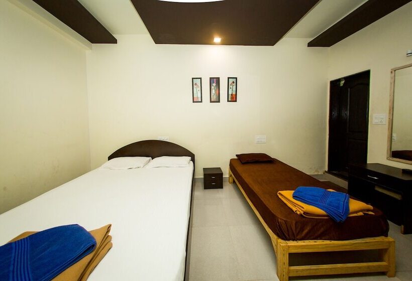 فندق Madhu's Inn