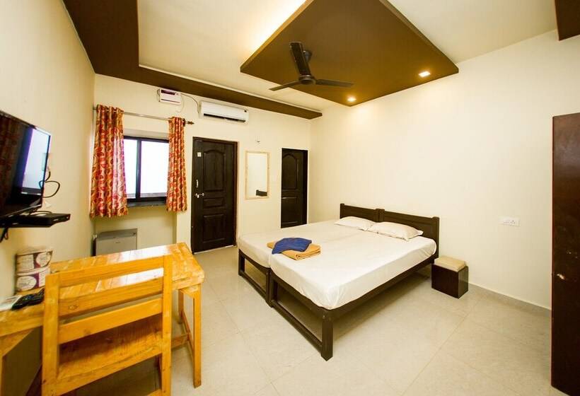 فندق Madhu's Inn