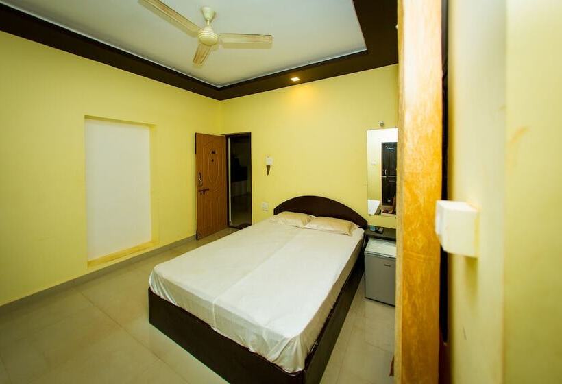 فندق Madhu's Inn