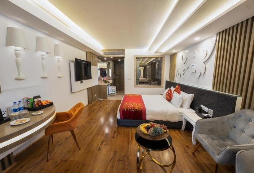 ホテル Snow Land Srinagar