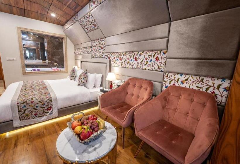 ホテル Snow Land Srinagar