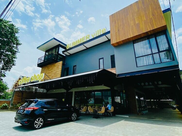 Summerville Hotel & Coffee Shop