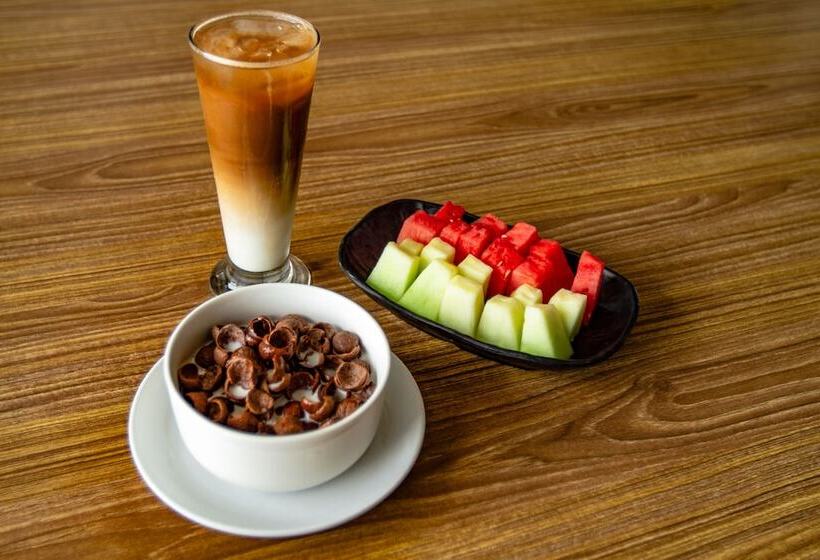 Summerville Hotel & Coffee Shop