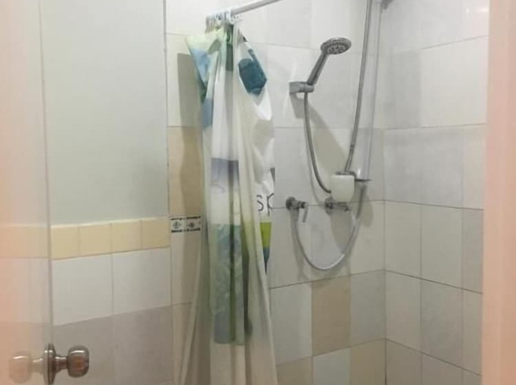 הוסטל Just Chill Inn