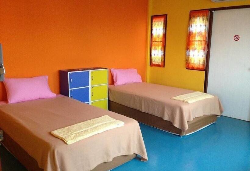 הוסטל Just Chill Inn