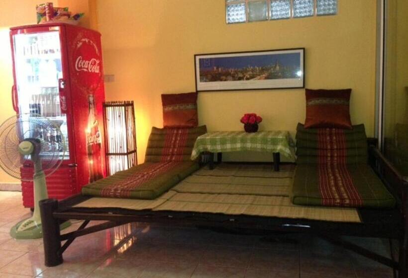 הוסטל Just Chill Inn