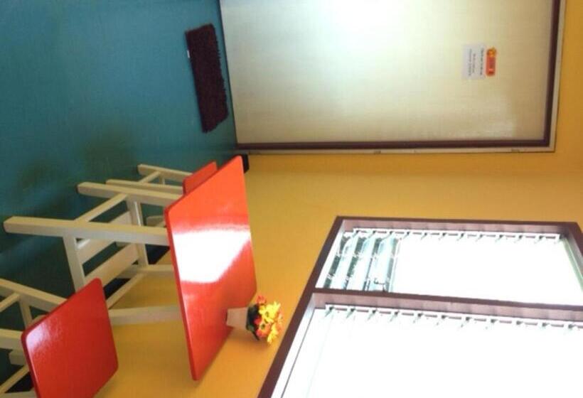 הוסטל Just Chill Inn