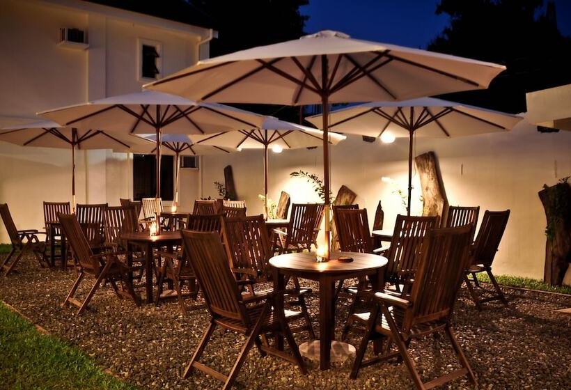 مبيت وإفطار Cleon Villas Pension