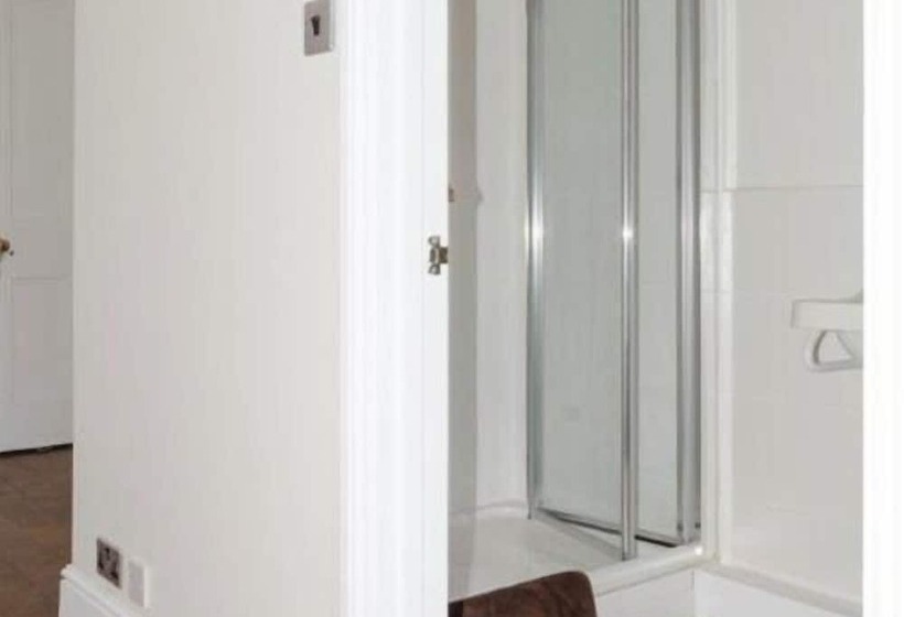 مبيت وإفطار The Lions