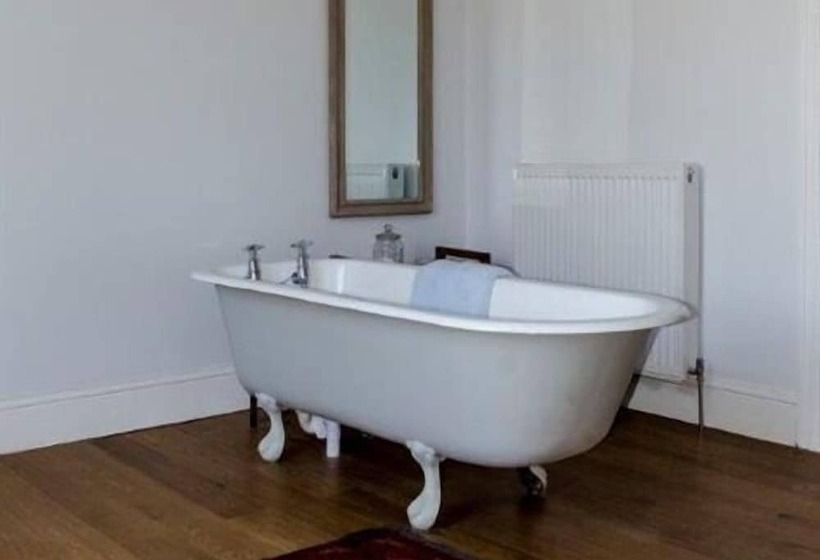 مبيت وإفطار The Lions