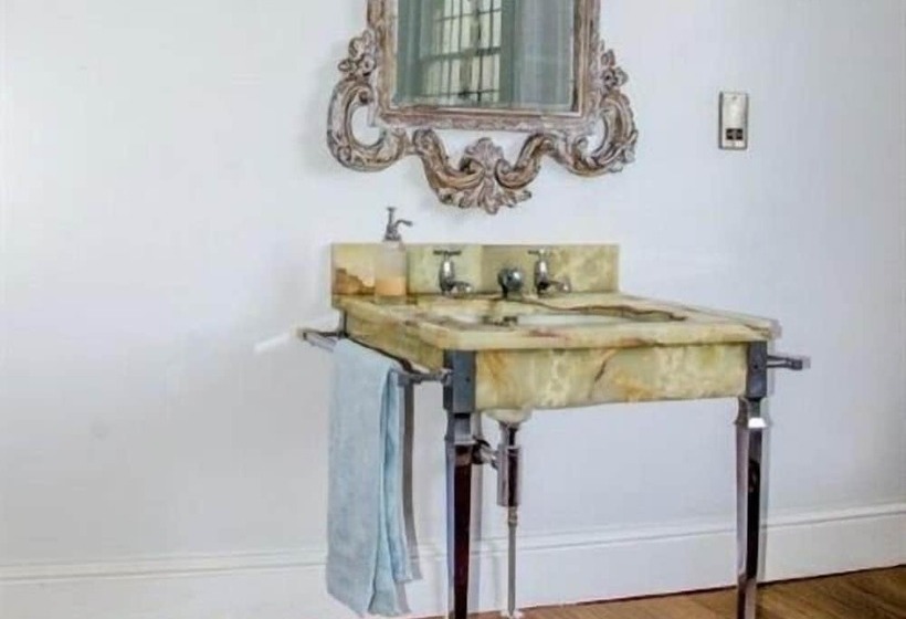 مبيت وإفطار The Lions