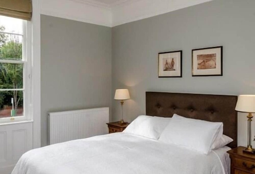 مبيت وإفطار The Lions