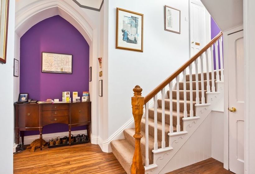 민박 The Red Townhouse