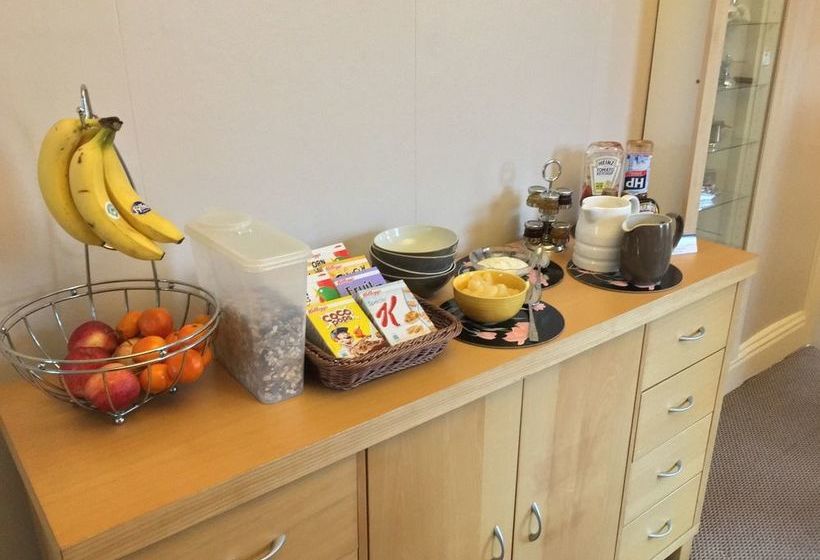 민박 The Red Townhouse