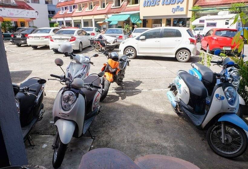 Beehive Phuket Oldtown Hostel