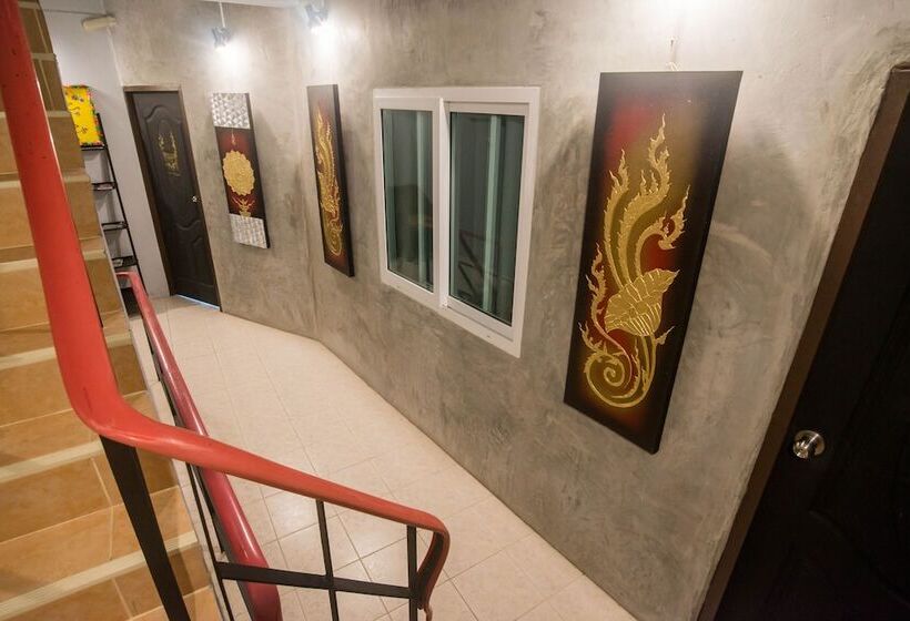 Beehive Phuket Oldtown Hostel