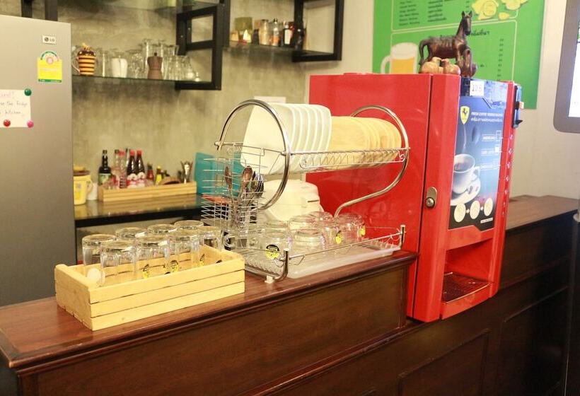 Beehive Phuket Oldtown Hostel