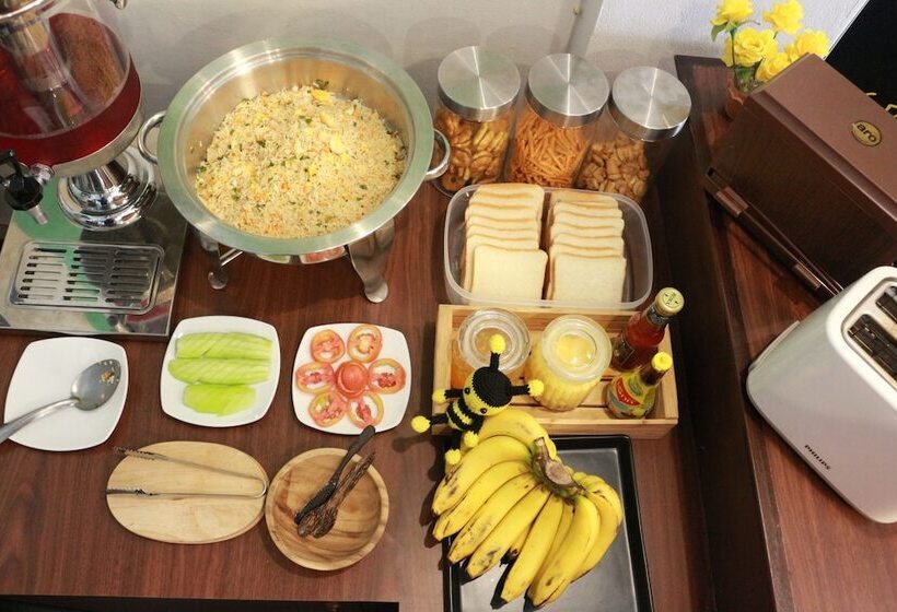 Beehive Phuket Oldtown Hostel