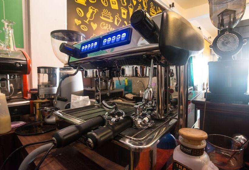 Beehive Phuket Oldtown Hostel