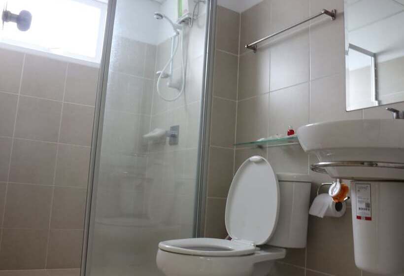 Beehive Phuket Oldtown Hostel