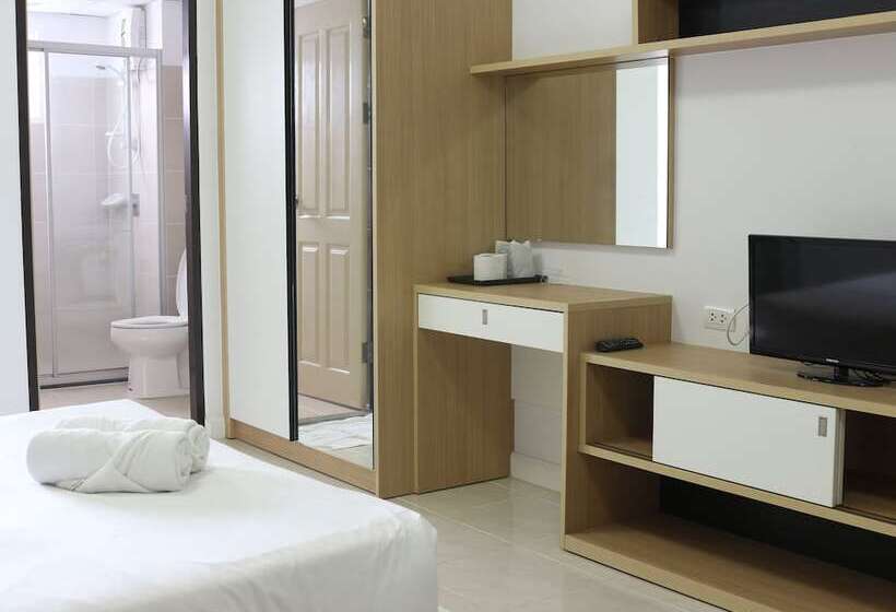 Beehive Phuket Oldtown Hostel