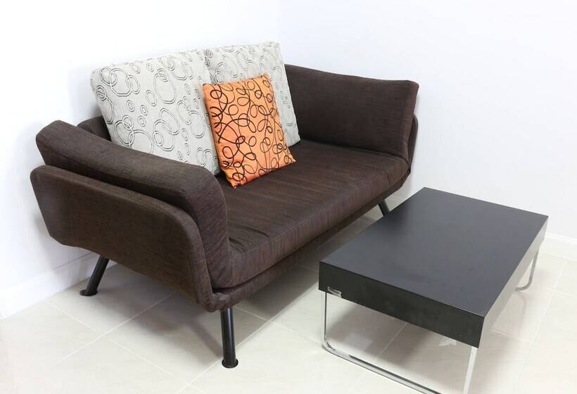 Beehive Phuket Oldtown Hostel