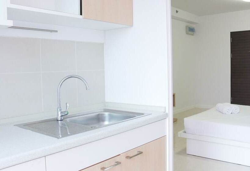 Beehive Phuket Oldtown Hostel